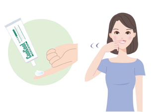②歯ぐきに軽く触れ、ゆっくり円を描くように上下で2分ほどマッサージします