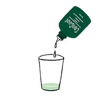 ① 25~50mLの水を入れたコップにコンクールFを5~10滴垂らします。